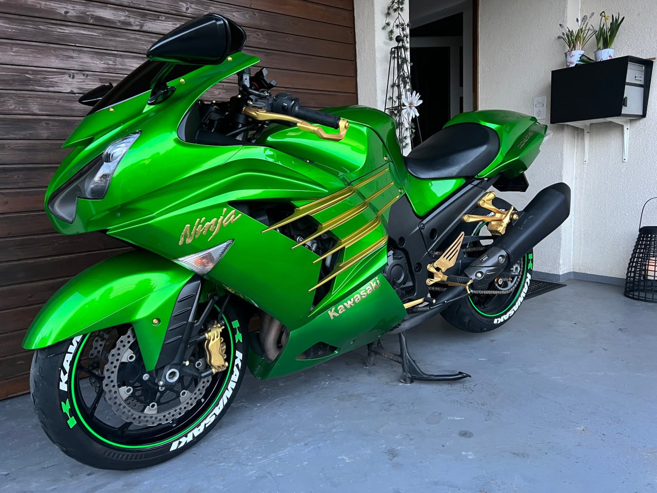 Kawasaki + Logo Green, Set For 2 Tires Both Sides Left And Right (1747) - Image 3