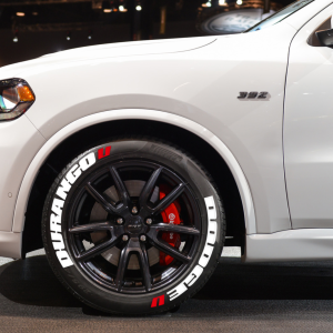 Dodge Durango + Logo Red, Set for 4 Tires (1518)