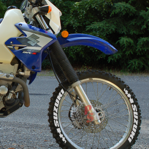 Suzuki + Flag White, Set For 2 Tires Both Sides Left And Right (1738)